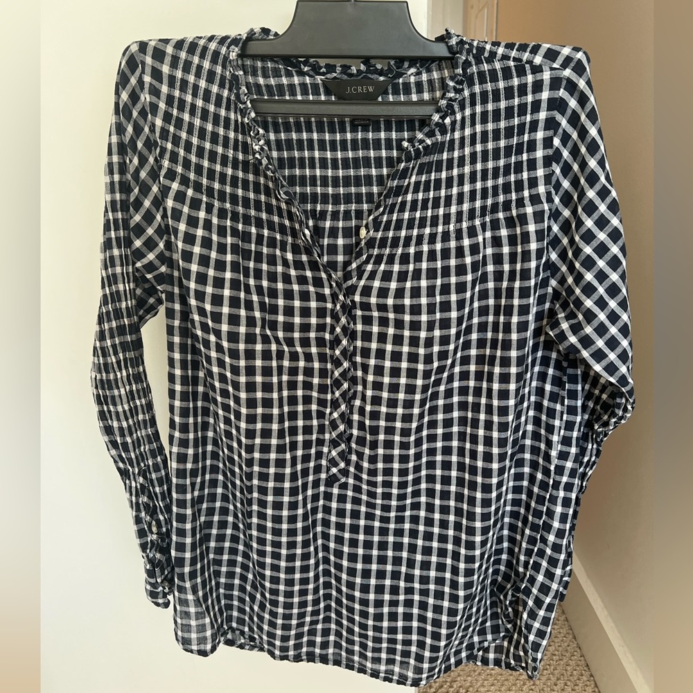 J. Crew gingham quarter button popover shirt with tulip hem. Navy and white